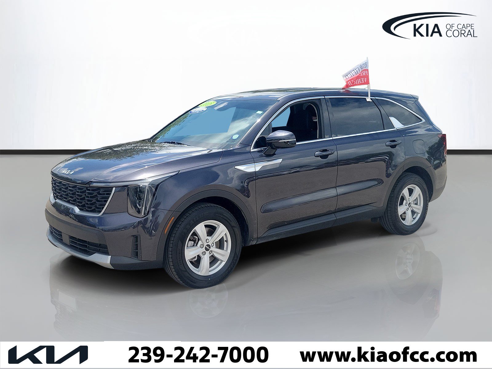 Certified 2025 Kia Sorento LX FWD image 3