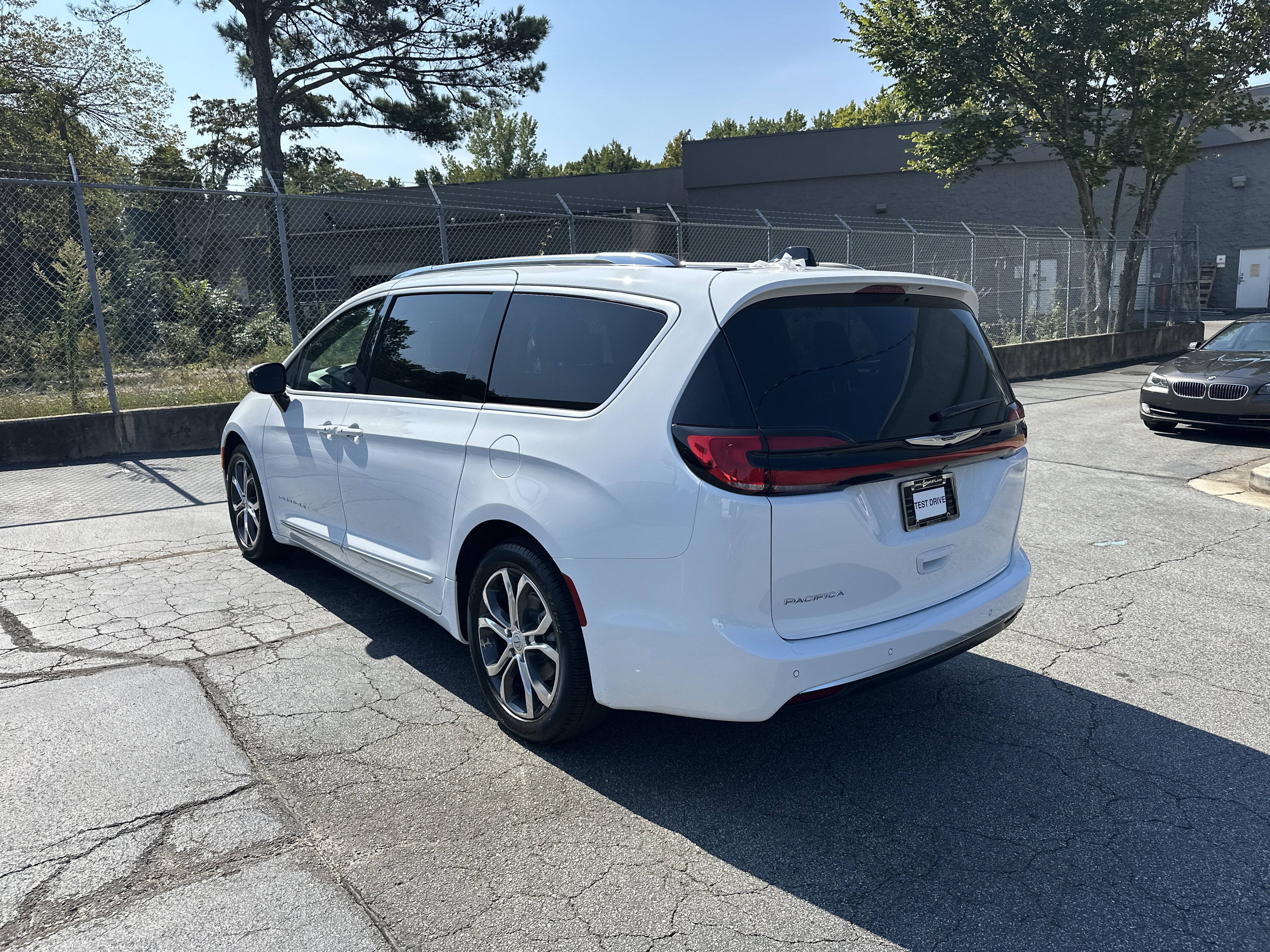 New 2026 Chrysler Pacifica Pinnacle image 7