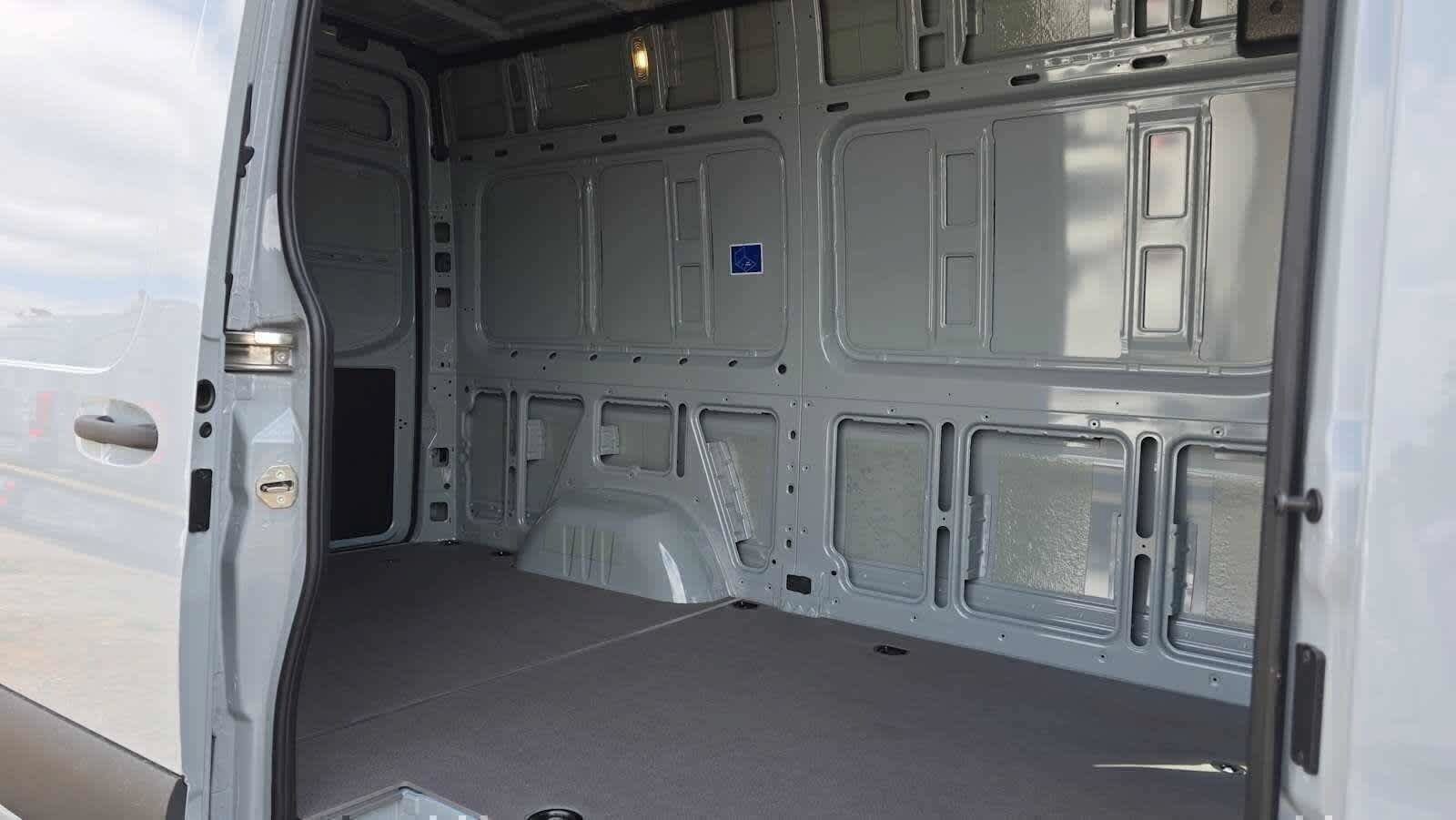 Used 2025 Mercedes-Benz Sprinter 2500 image 15