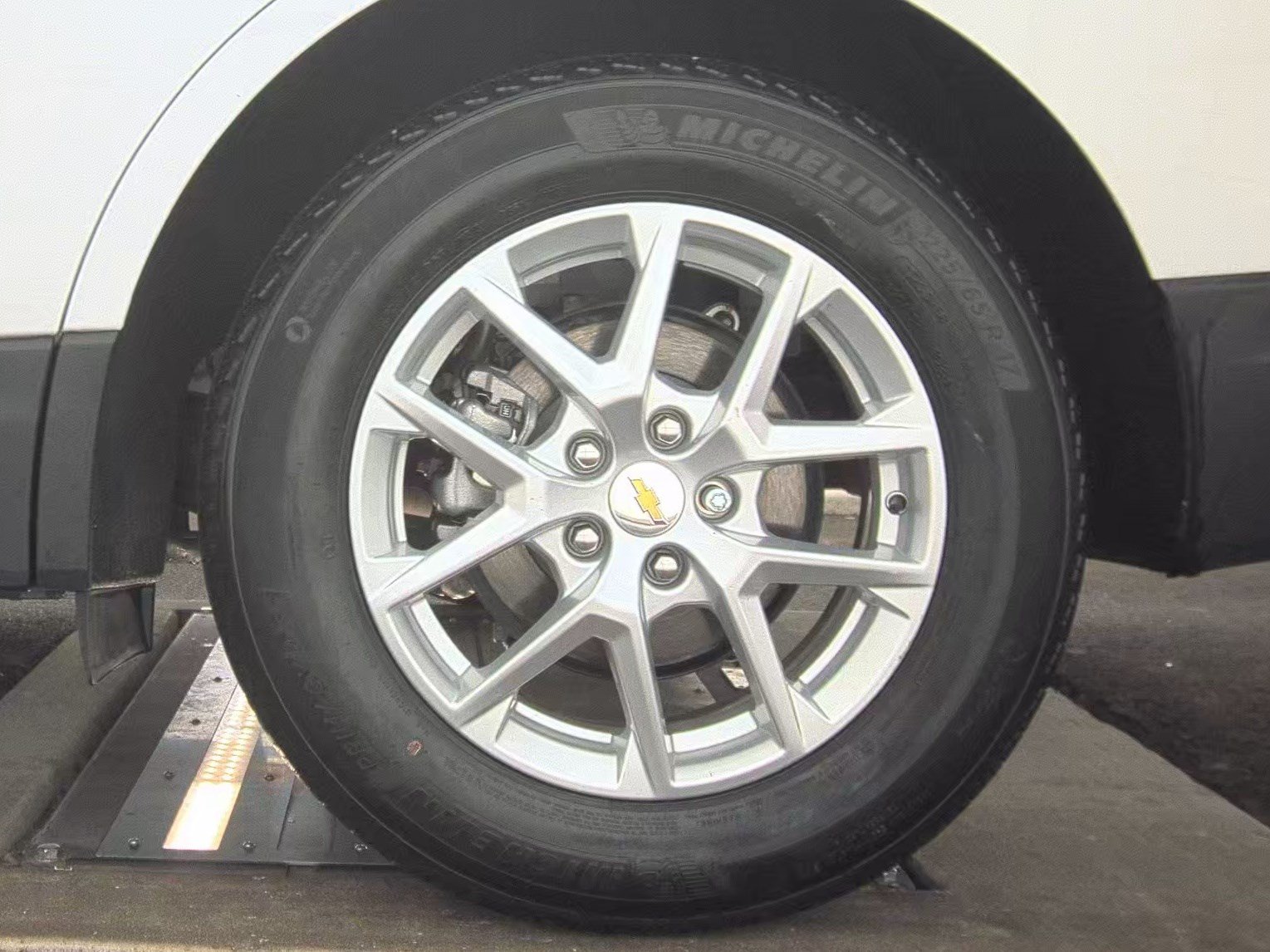 Used 2024 Chevrolet Equinox LS w/ Driver Confidence II Package FWD image 45