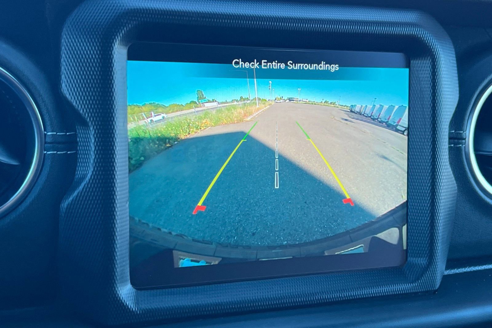Used 2022 Jeep Wrangler Unlimited Sahara AWD/4WD image 22