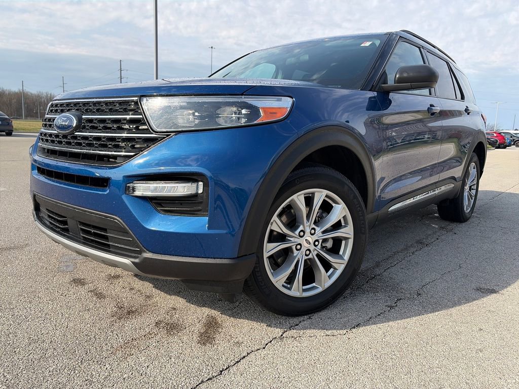 Used 2023 Ford Explorer XLT w/ Equipment Group 202A AWD/4WD image 3