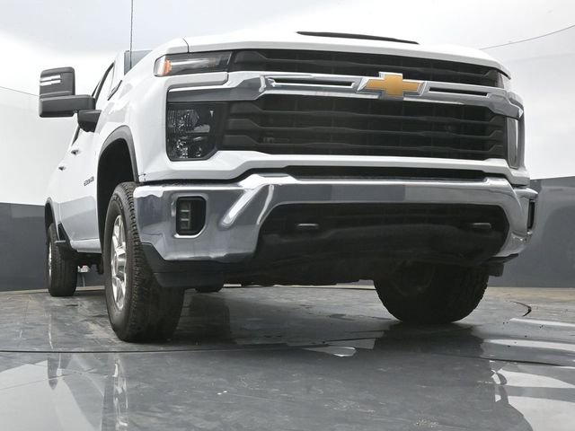 Used 2024 Chevrolet Silverado 2500 LT AWD/4WD image 46