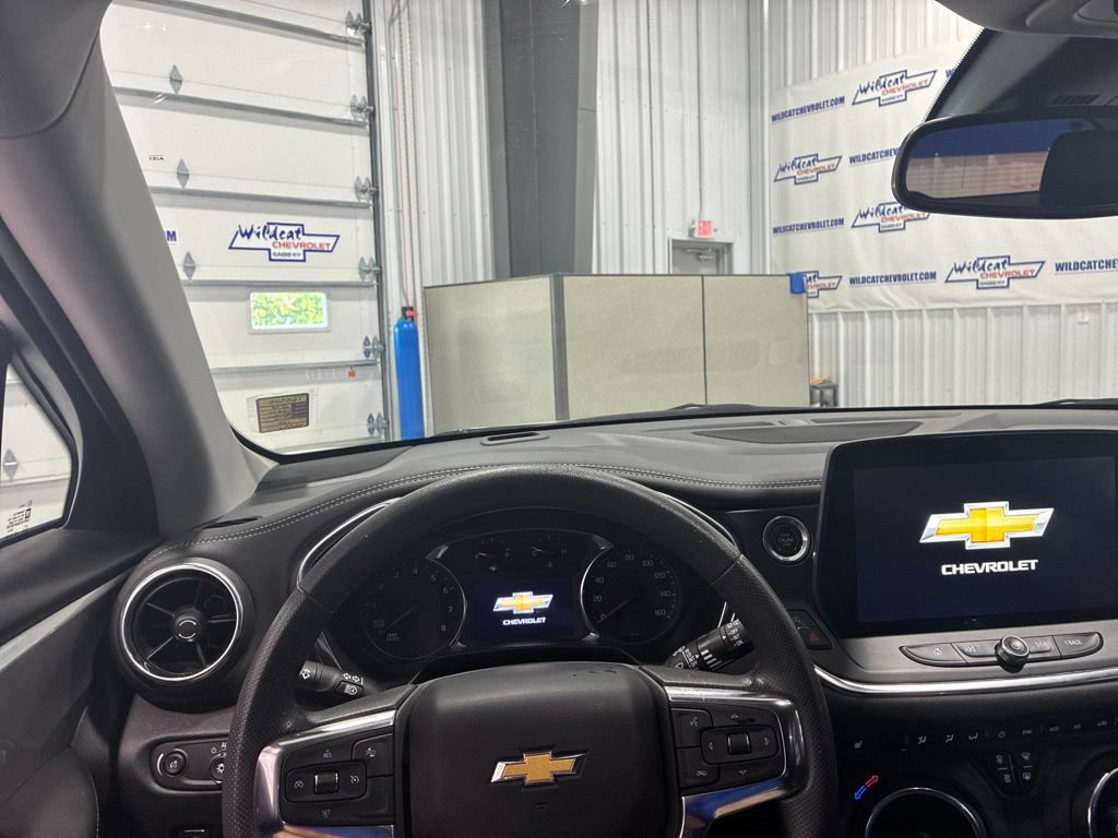 Used 2024 Chevrolet Blazer LT w/ Convenience Package FWD image 2