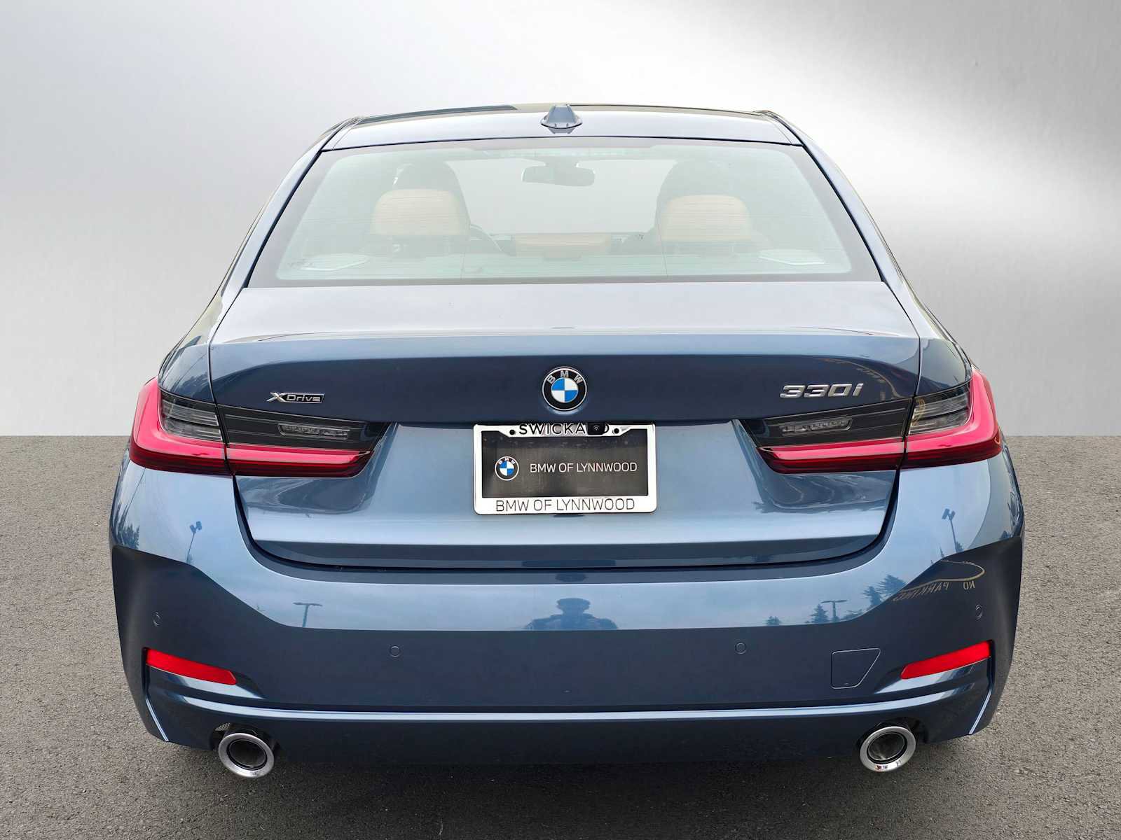 Used 2025 BMW 330i xDrive Sedan w/ Premium Package image 4