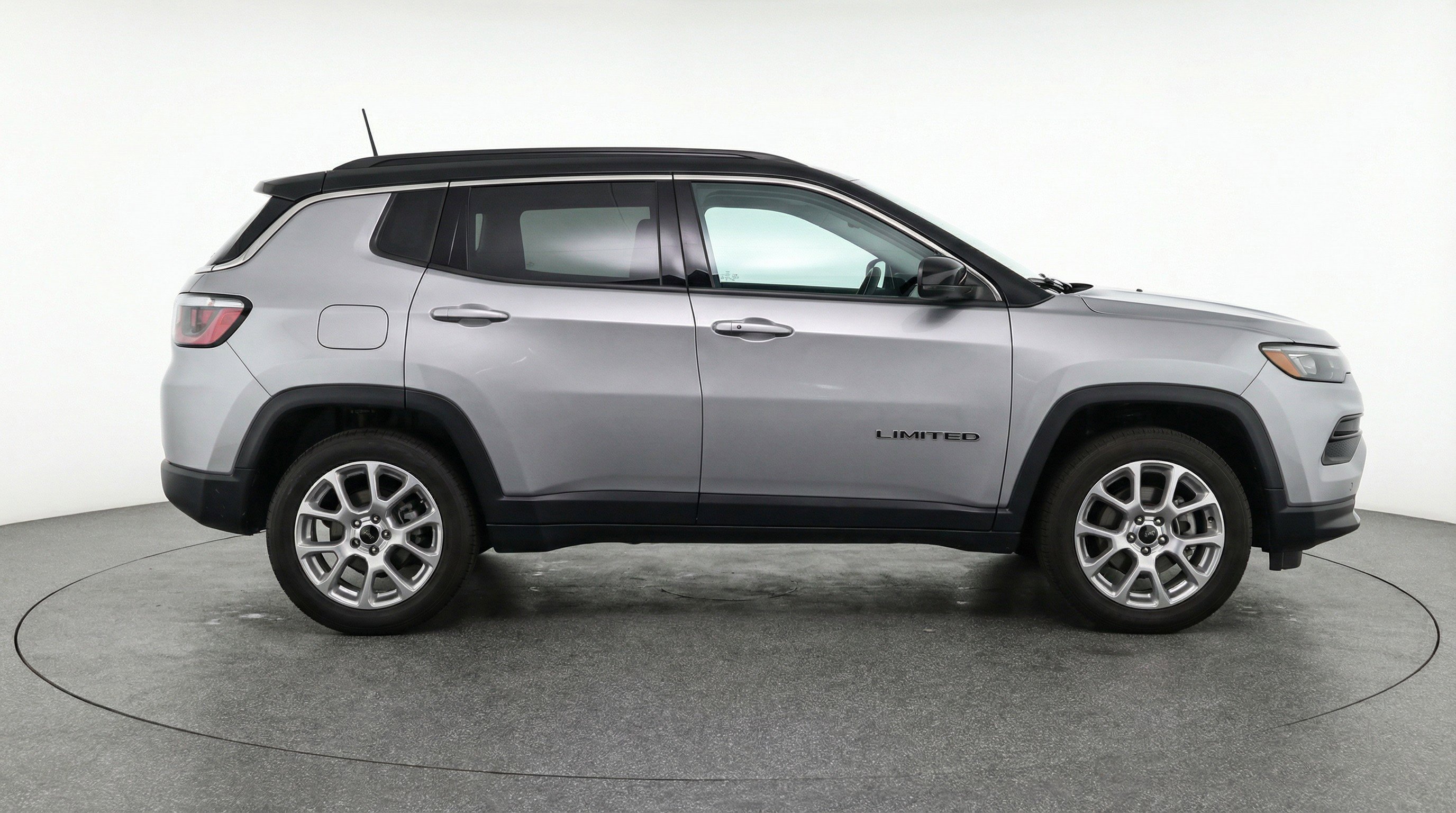Used 2025 Jeep Compass Limited AWD/4WD image 11