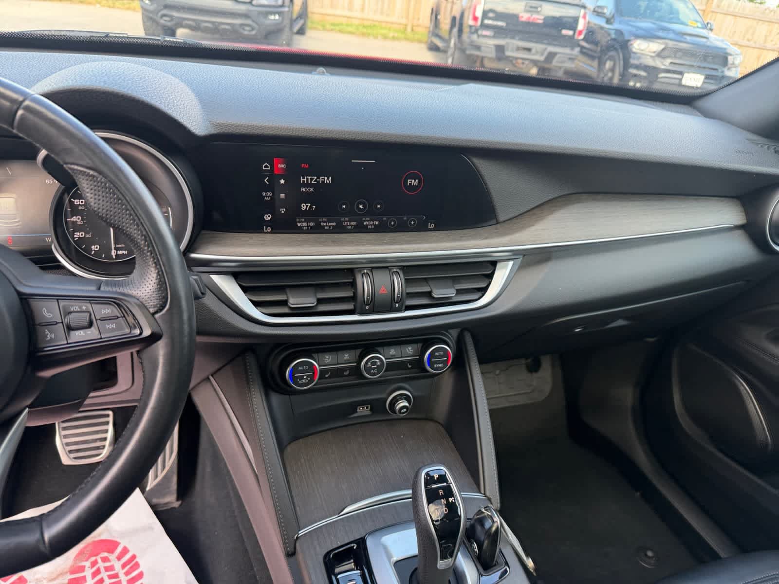 Used 2022 Alfa Romeo Stelvio Ti AWD/4WD image 16