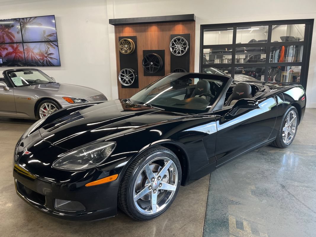Used 2007 Chevrolet Corvette Coupe w/ Preferred Equipment Group RWD image 4