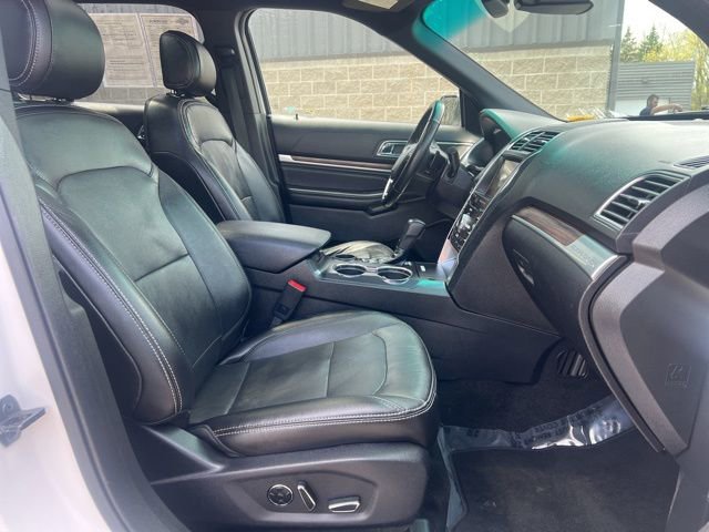 Used 2017 Ford Explorer Limited w/ Equipment Group 301A FWD image 11