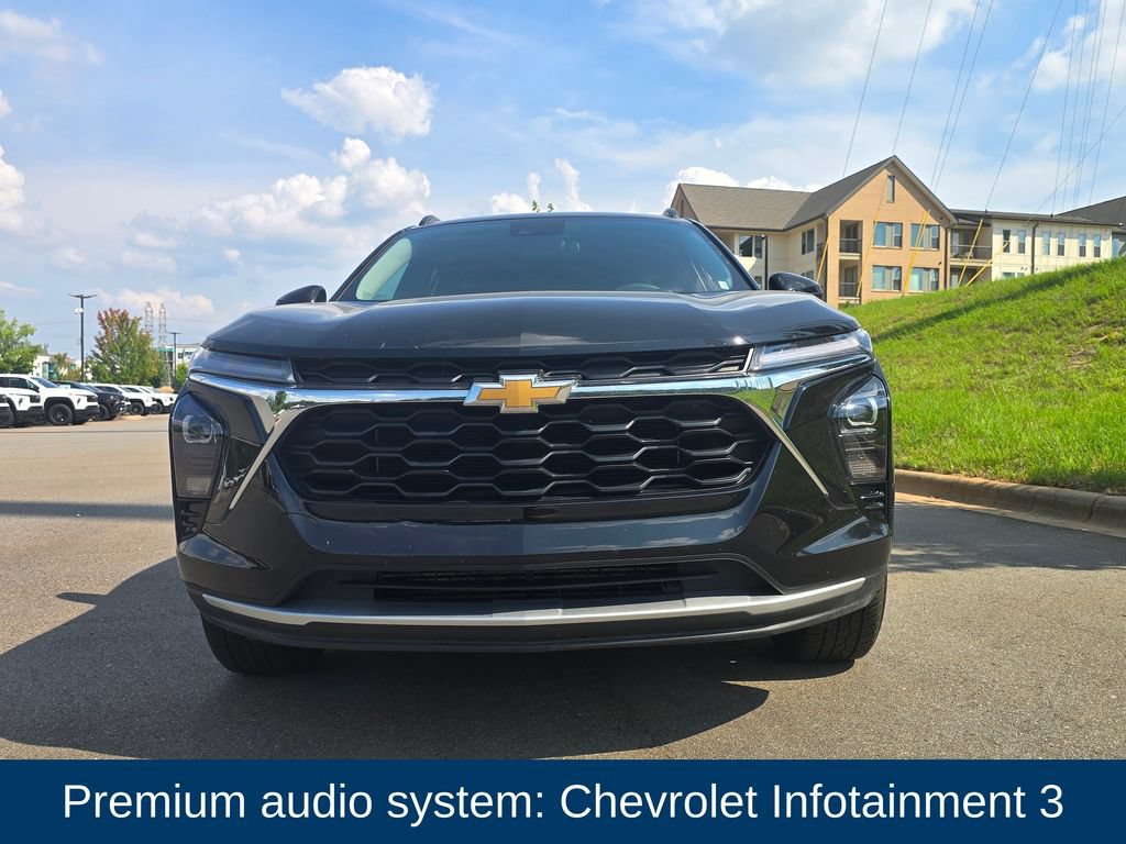 Used 2025 Chevrolet Trax LT FWD image 6