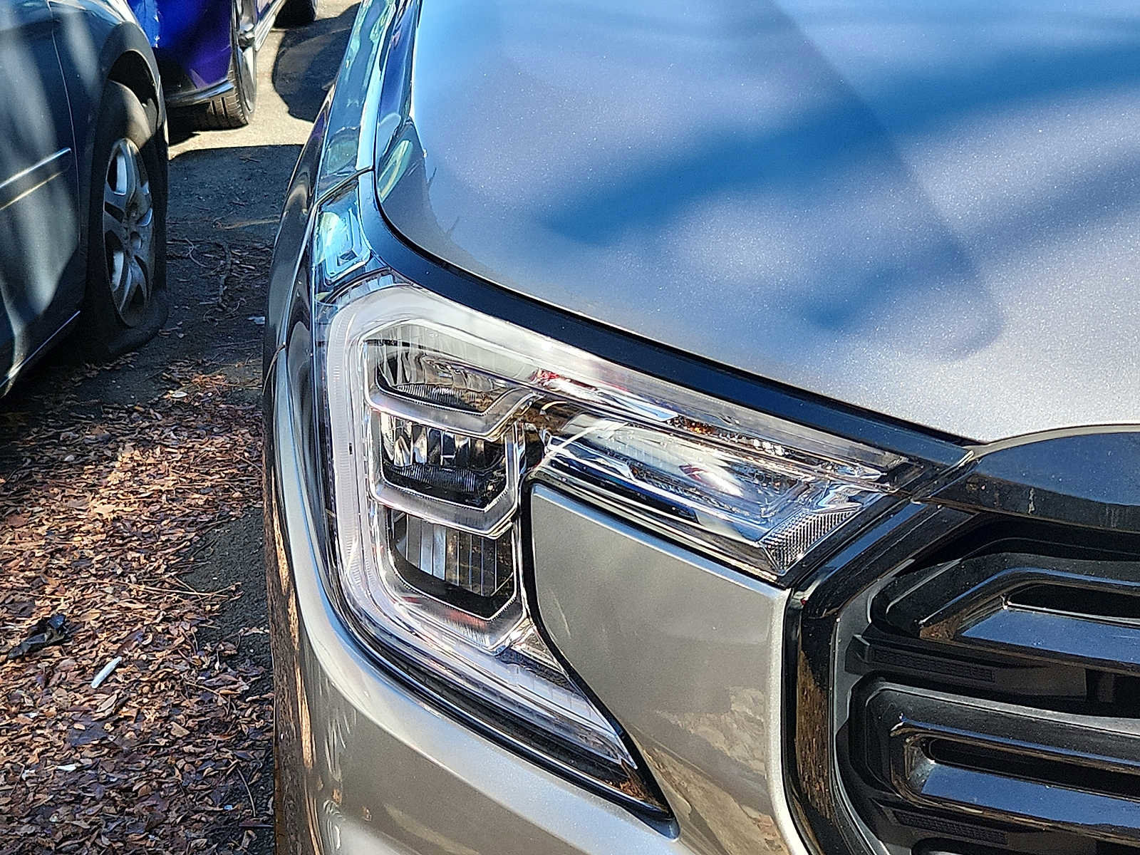 Used 2024 GMC Terrain SLT w/ Tech Package image 3