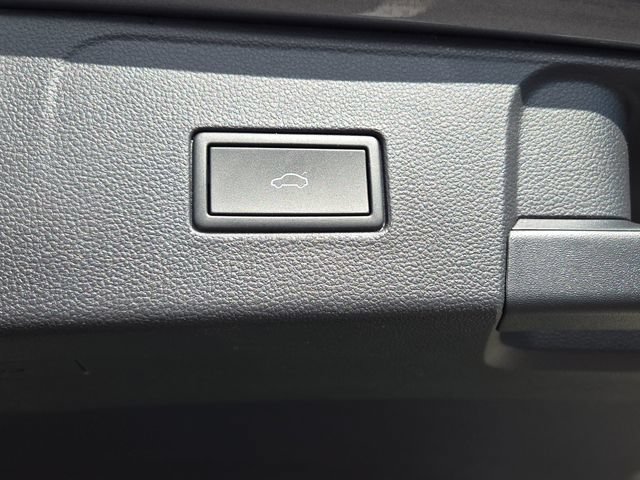 Used 2023 Volkswagen Atlas SE w/ Panoramic Sunroof Package FWD image 32