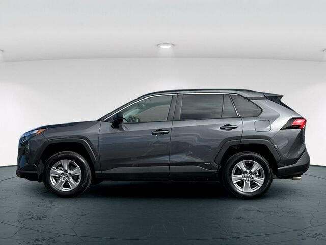 Used 2024 Toyota RAV4 LE AWD/4WD image 3