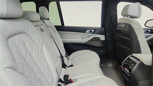 Used 2023 BMW X7 xDrive40i w/ M Sport Package image 25