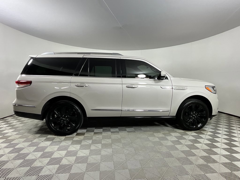 Used 2022 Lincoln Navigator Reserve image 5