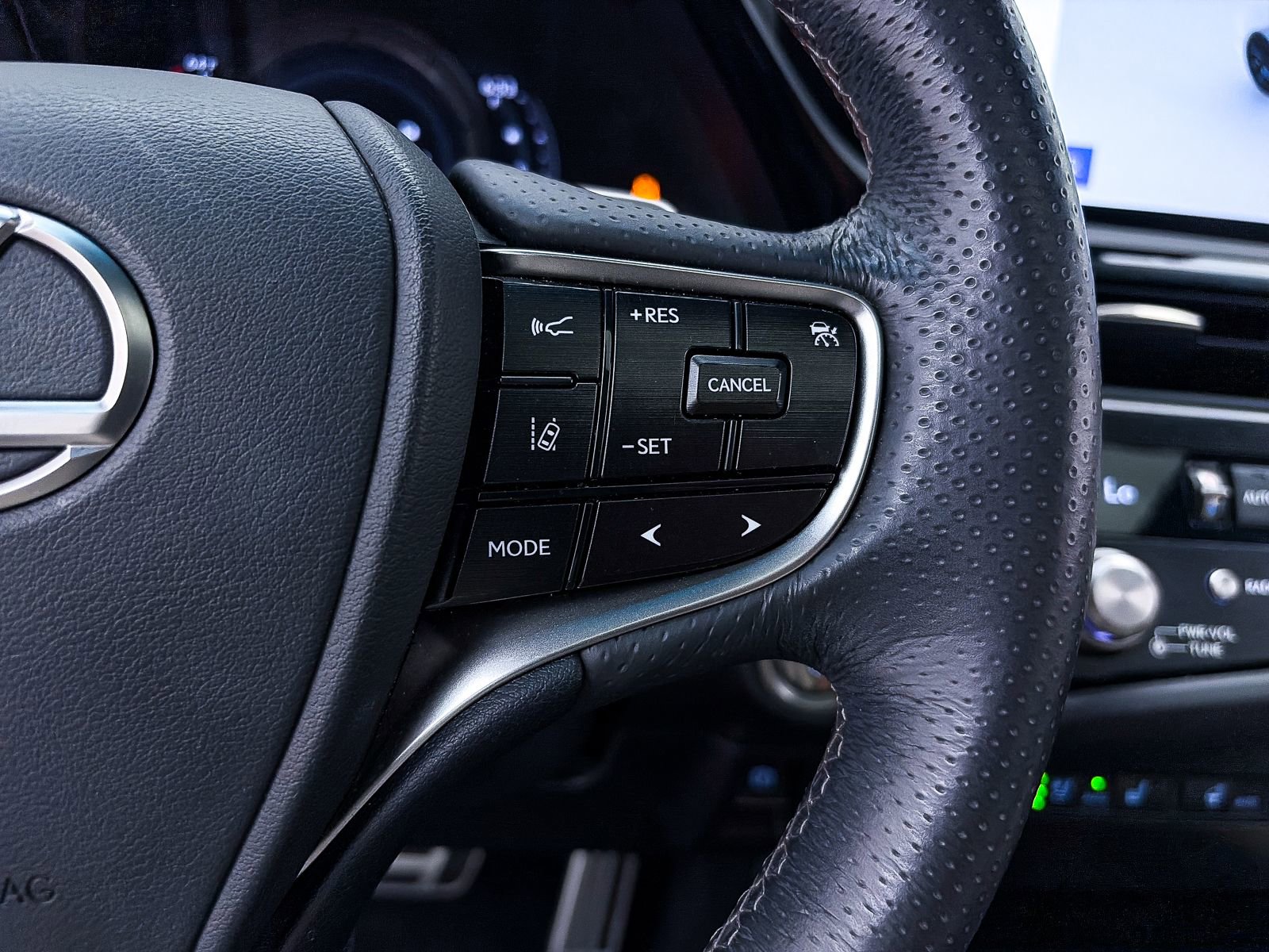Used 2023 Lexus ES 300h F Sport w/ Accessory Package (Z2) FWD image 36