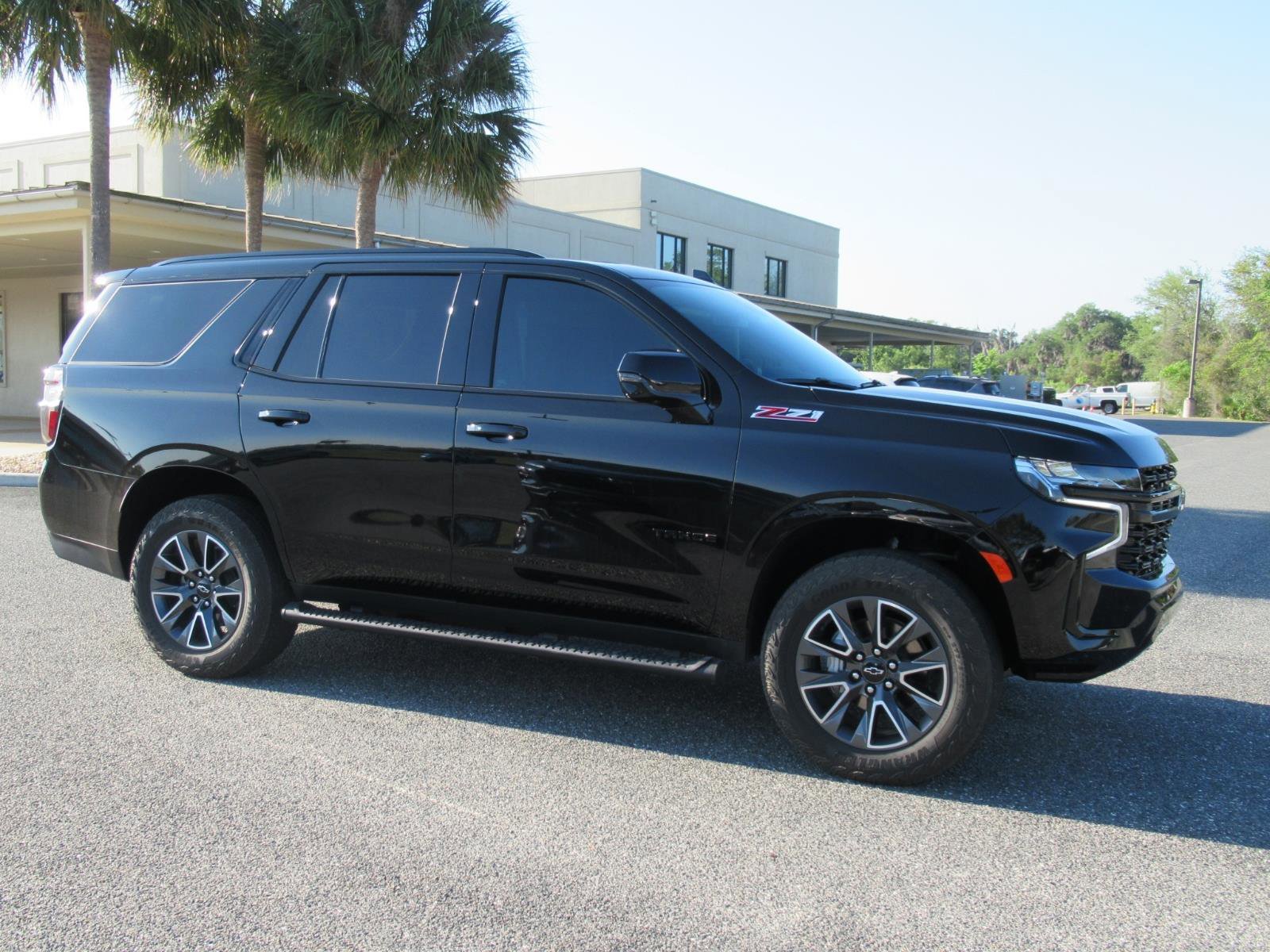 Used 2024 Chevrolet Tahoe Z71 w/ Luxury Package image 2