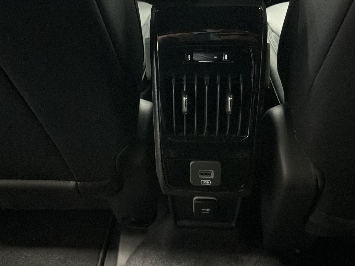 New 2026 Jeep Compass Latitude AWD/4WD image 30
