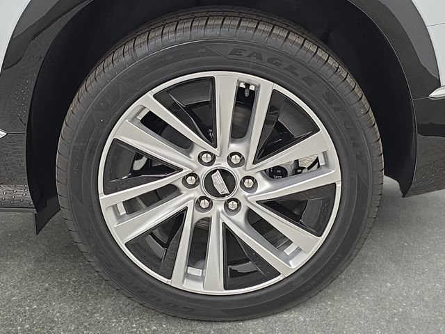 New 2027 Cadillac Vistiq Luxury w/ LPO, Floor Liner Package AWD/4WD image 28
