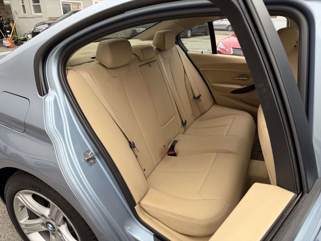Used 2014 BMW 320i xDrive Sedan AWD/4WD image 13