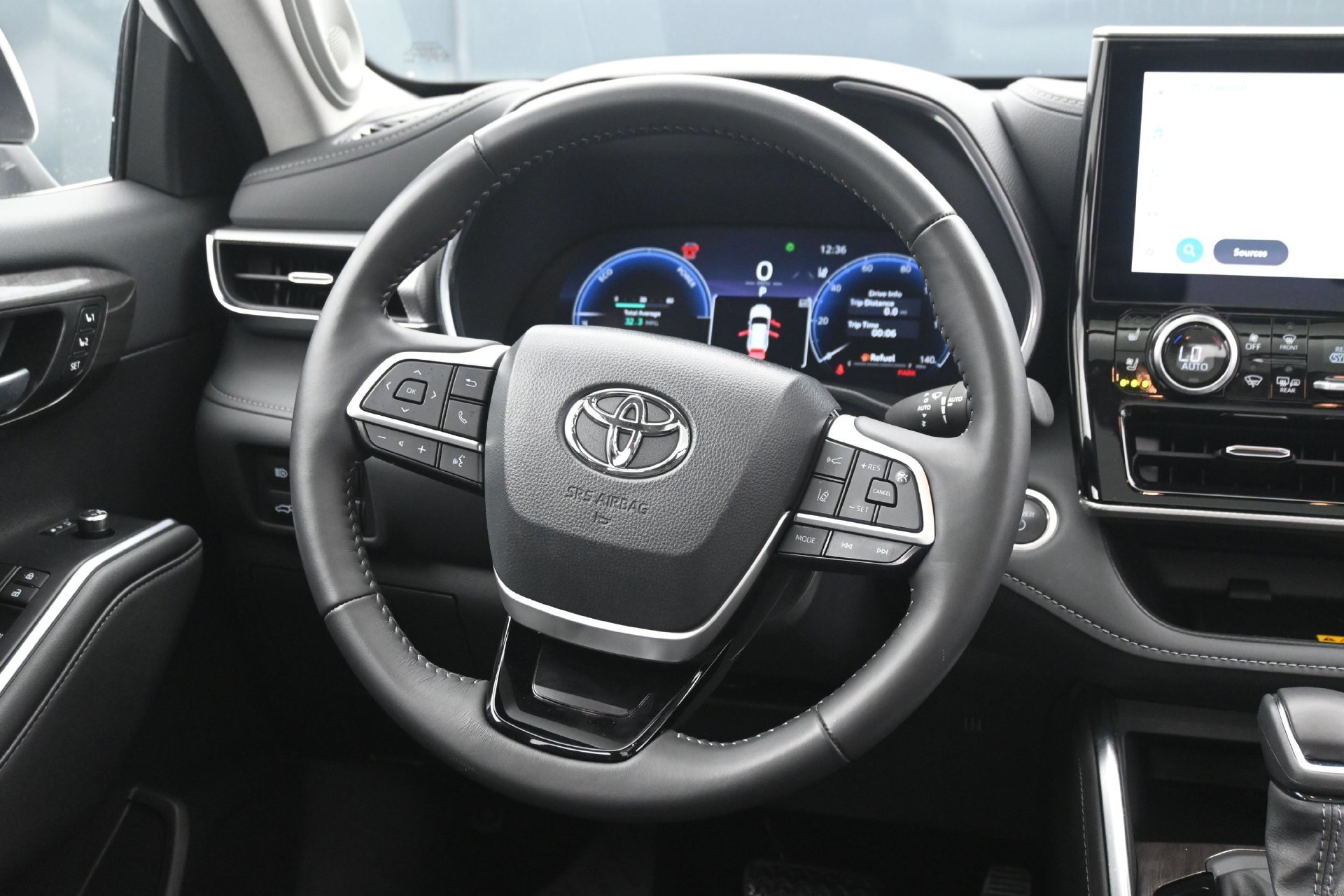 Used 2025 Toyota Highlander Platinum AWD/4WD image 21