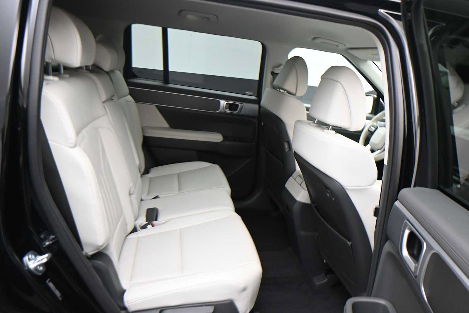 Used 2026 Hyundai Santa Fe SEL AWD/4WD image 12