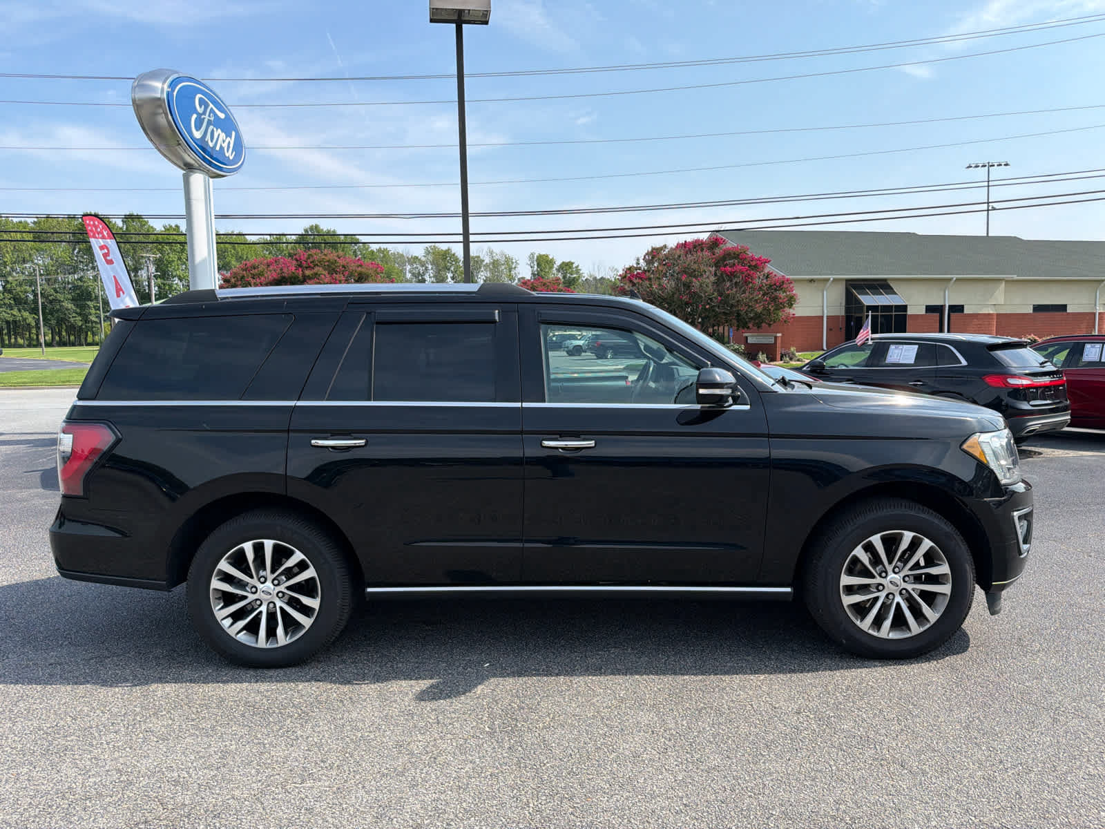 Used 2018 Ford Expedition Limited AWD/4WD image 2