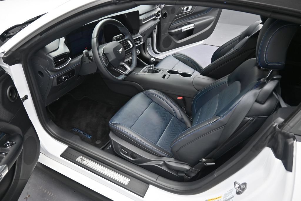 Used 2025 Ford Mustang GT Premium RWD image 11