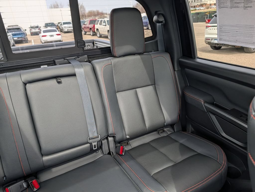Used 2024 Nissan Titan PRO-4X w/ Pro-4x Convenience Package AWD/4WD image 14