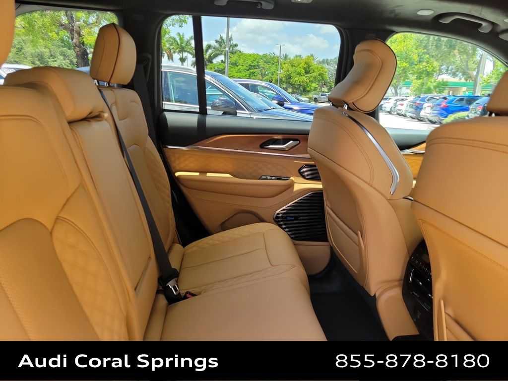 Used 2025 Jeep Grand Cherokee Summit AWD/4WD image 13
