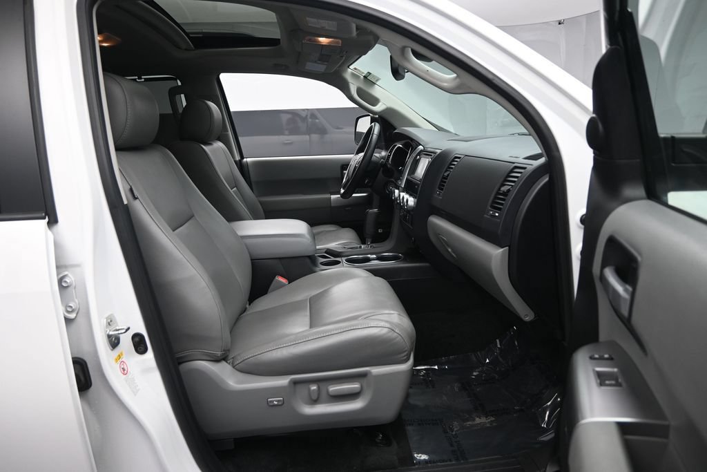 Used 2018 Toyota Sequoia Limited w/ Safety & Convenience Package AWD/4WD image 24
