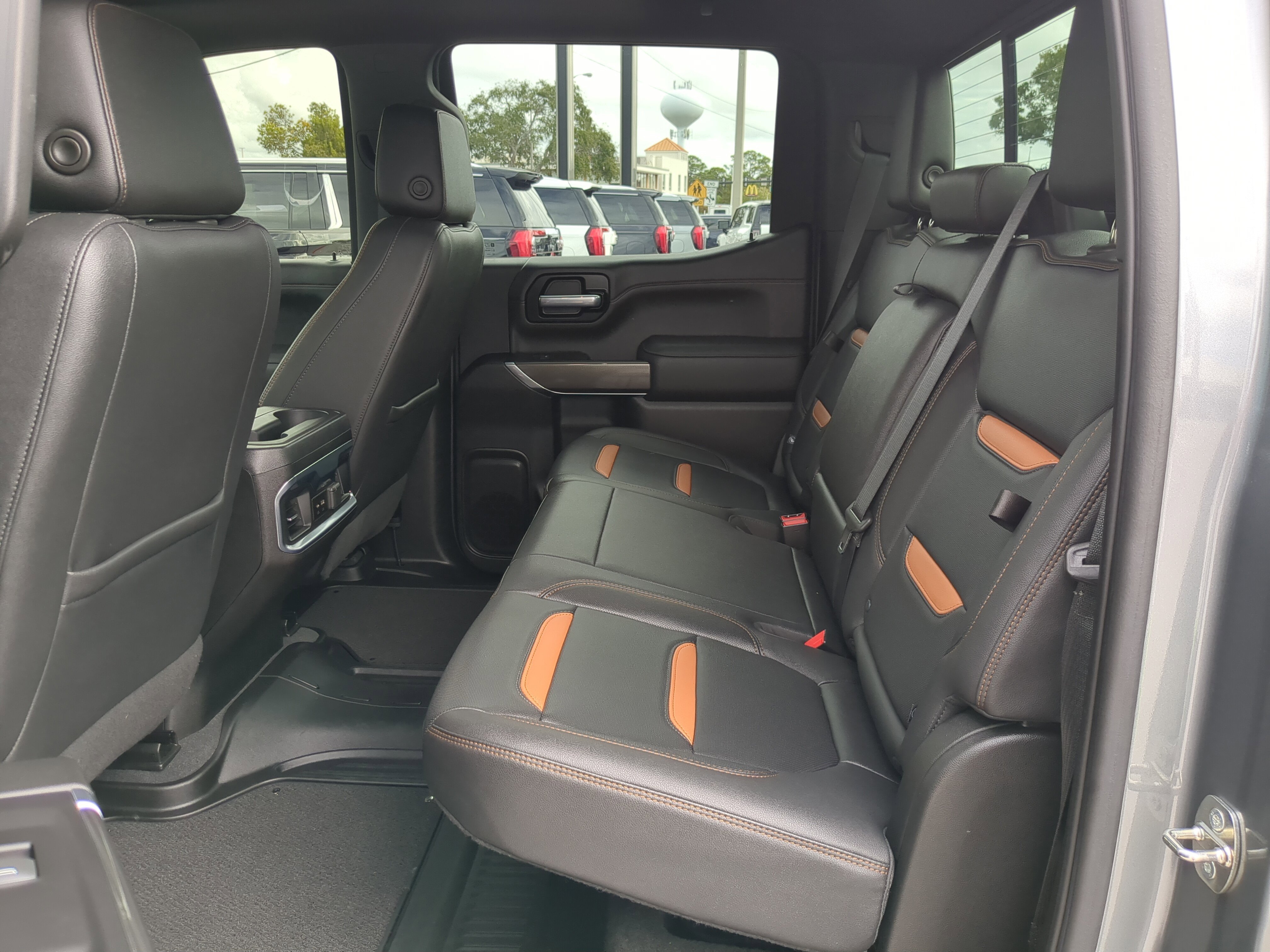 Certified 2022 GMC Sierra 1500 AT4 w/ AT4 Premium Package image 16