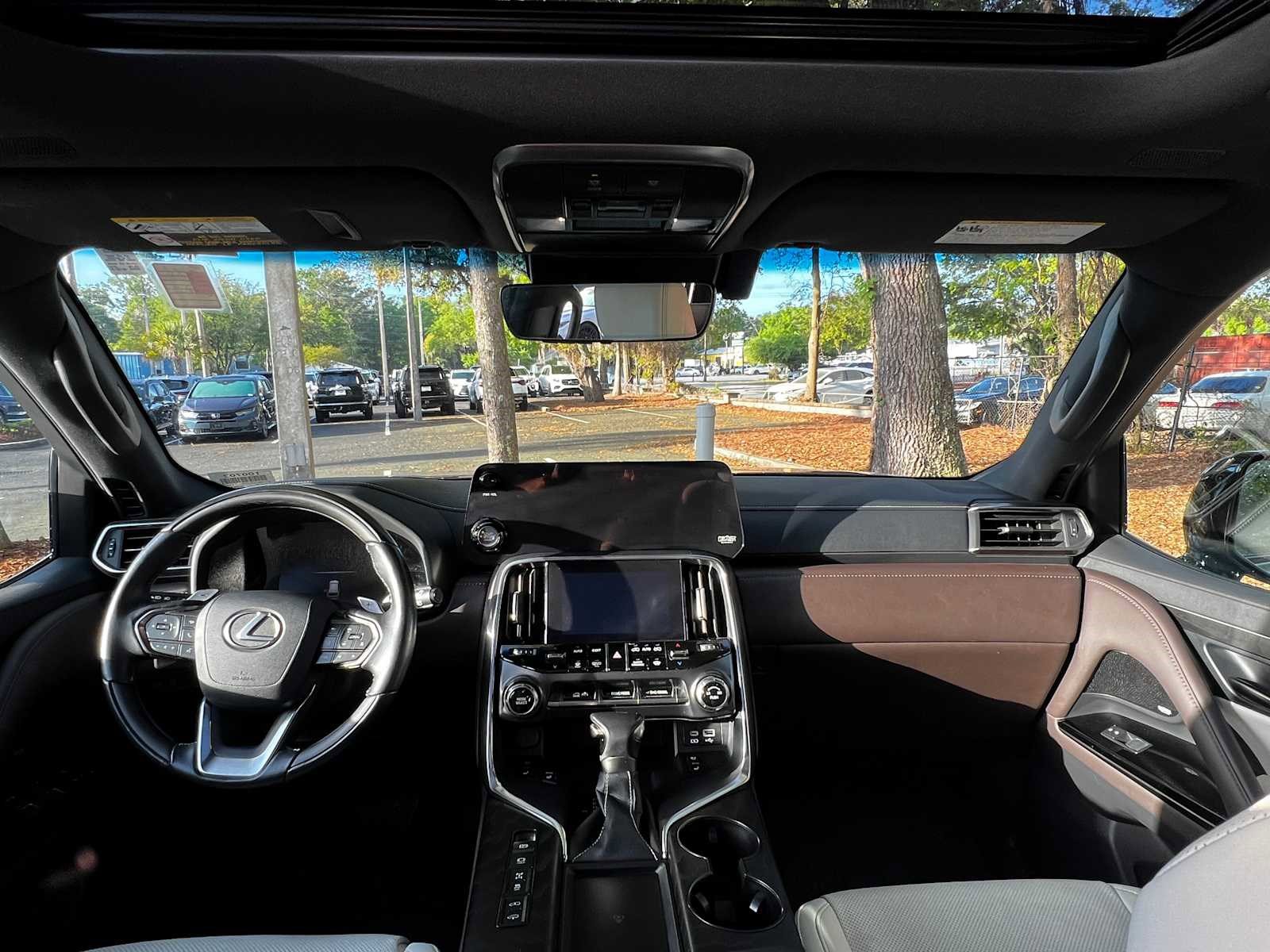 Used 2022 Lexus LX 600 4WD w/ Appearance Package image 37