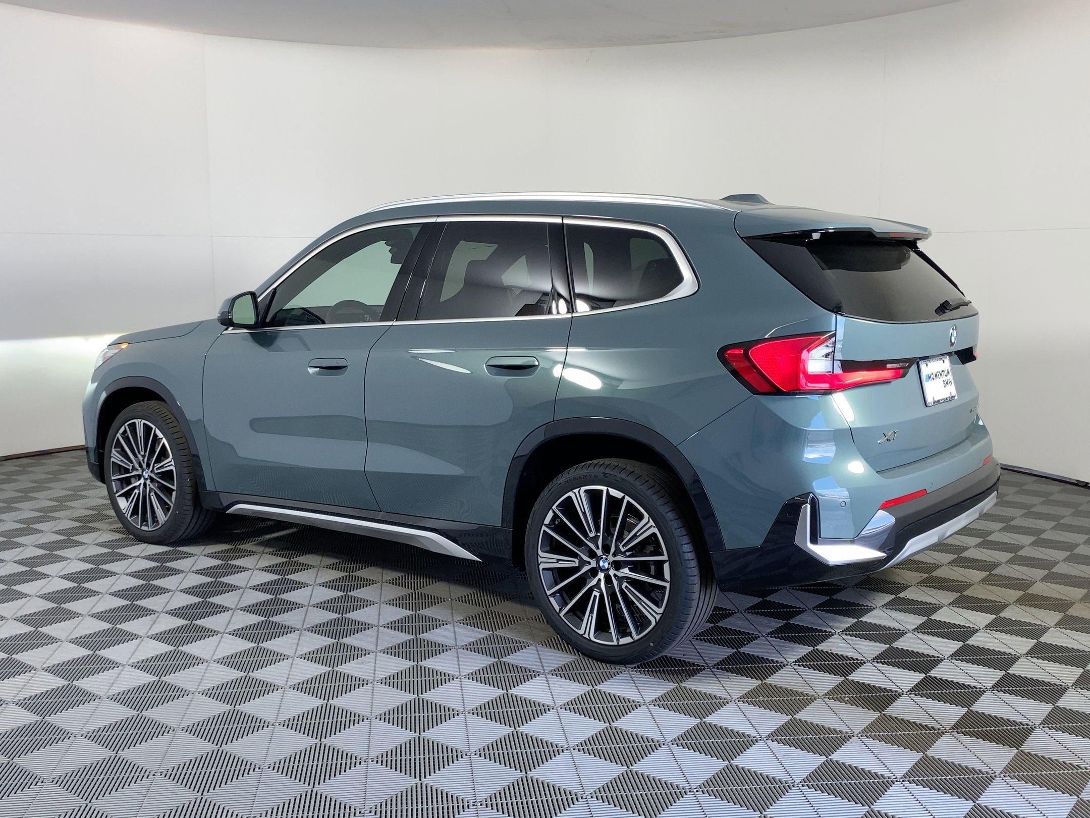 Used 2026 BMW X1 xDrive28i w/ Technology Package image 3