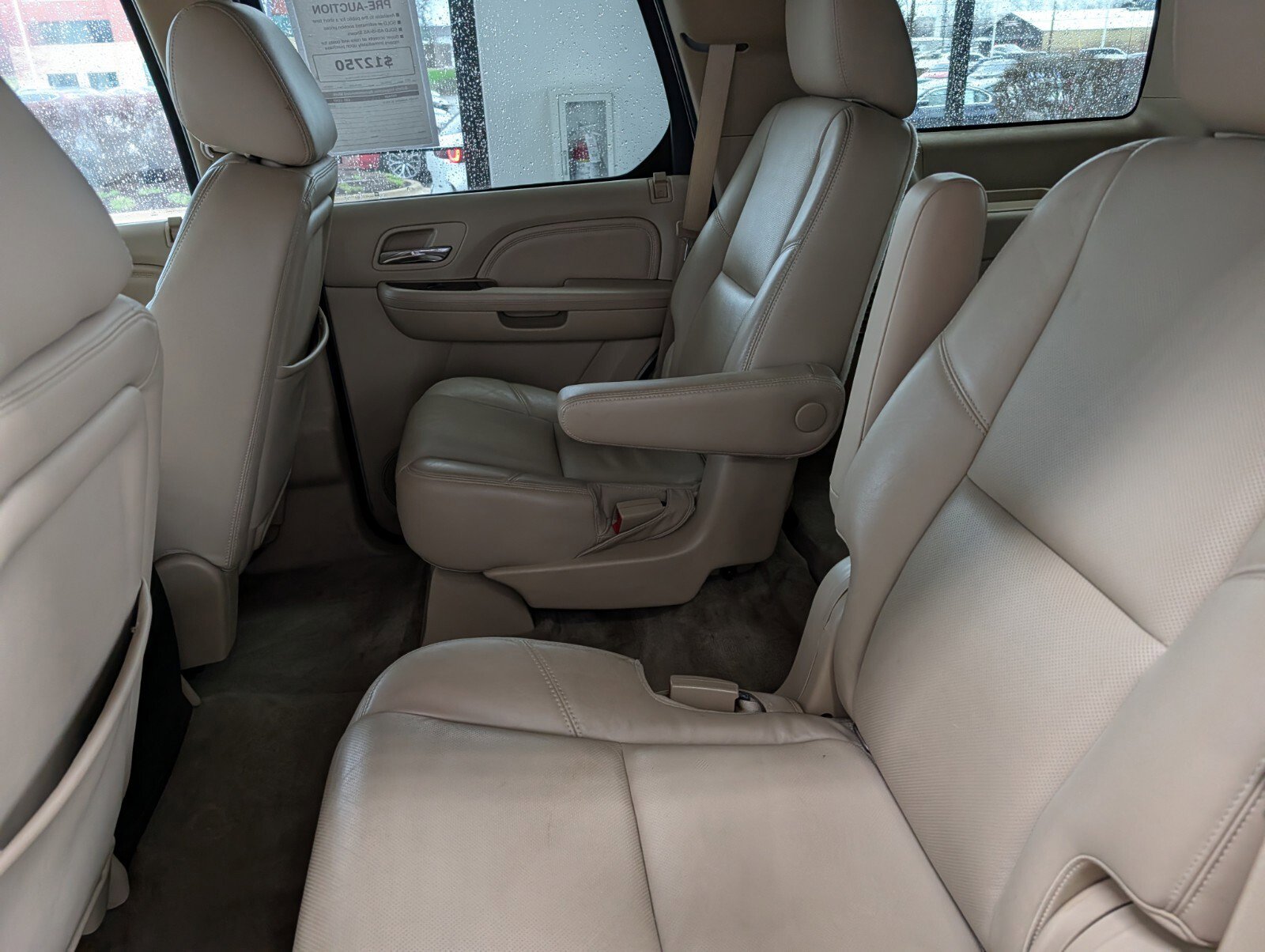 Used 2013 Cadillac Escalade Luxury AWD/4WD image 12