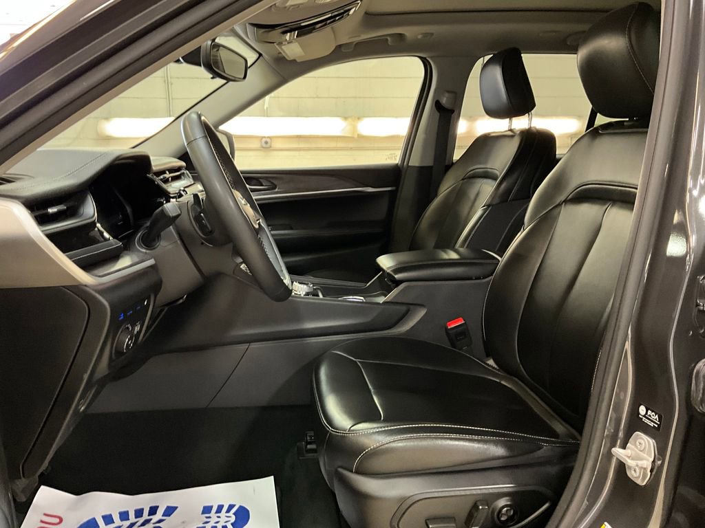 Used 2024 Jeep Grand Cherokee Limited 4xe image 12