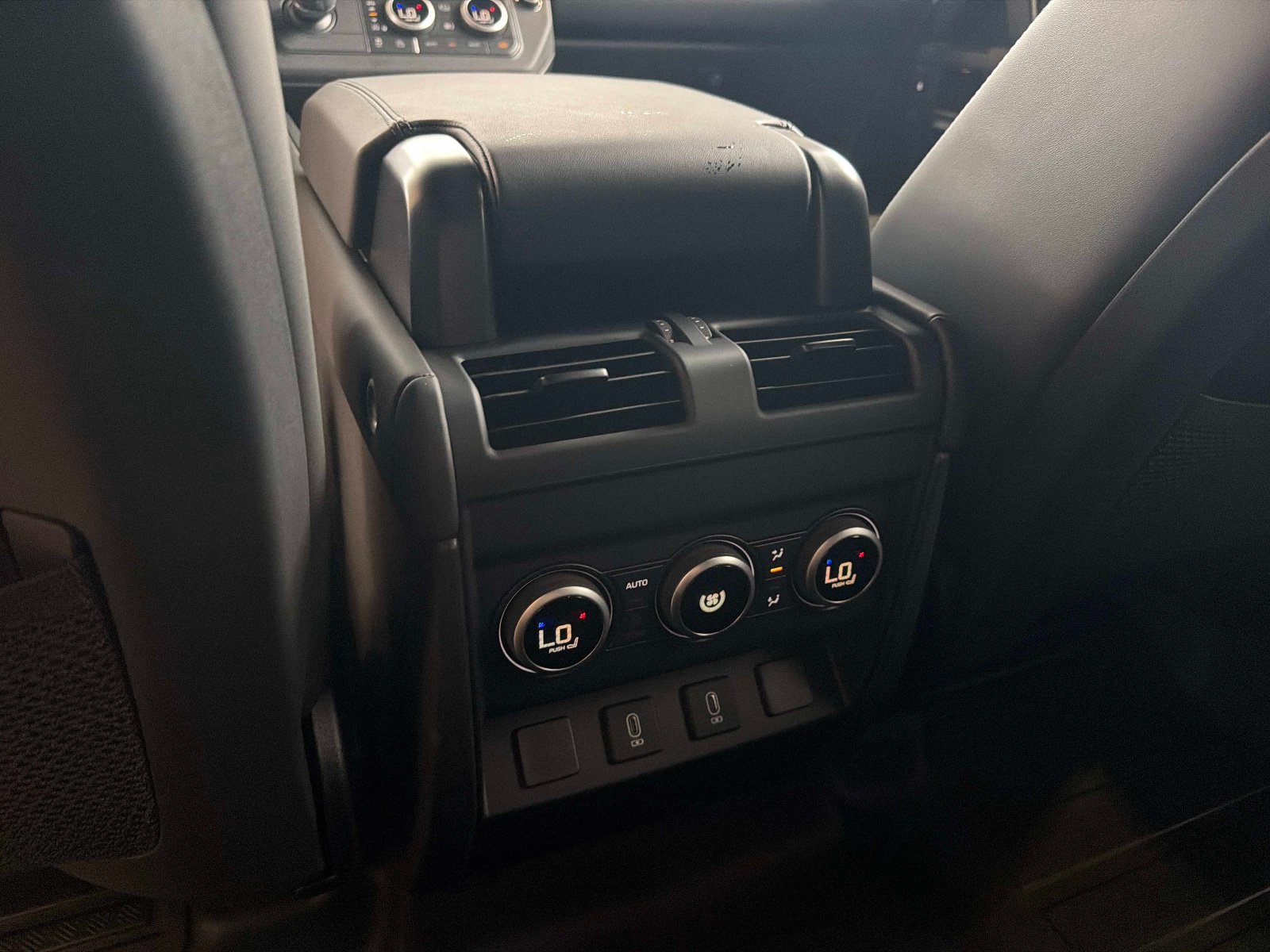 New 2026 Land Rover Defender 110 X-Dynamic SE AWD/4WD image 15