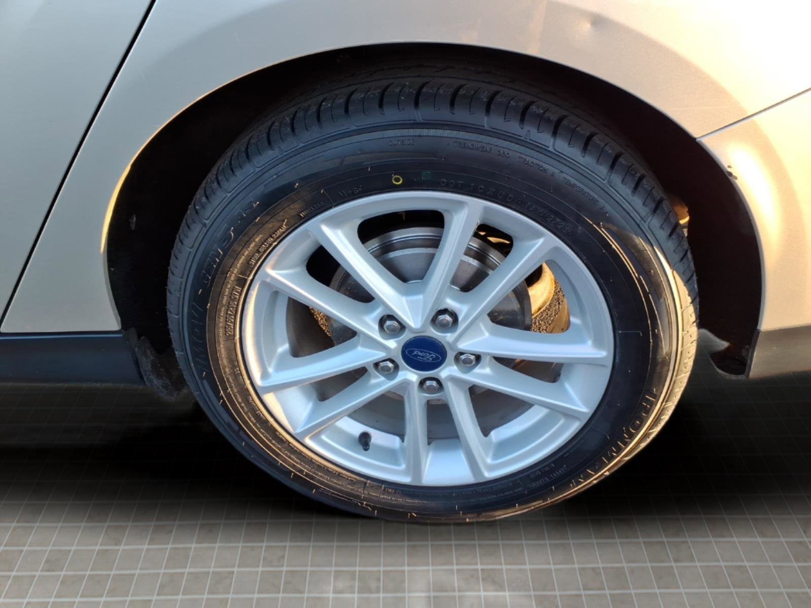 Used 2017 Ford Focus SE w/ Cold Weather Package image 11