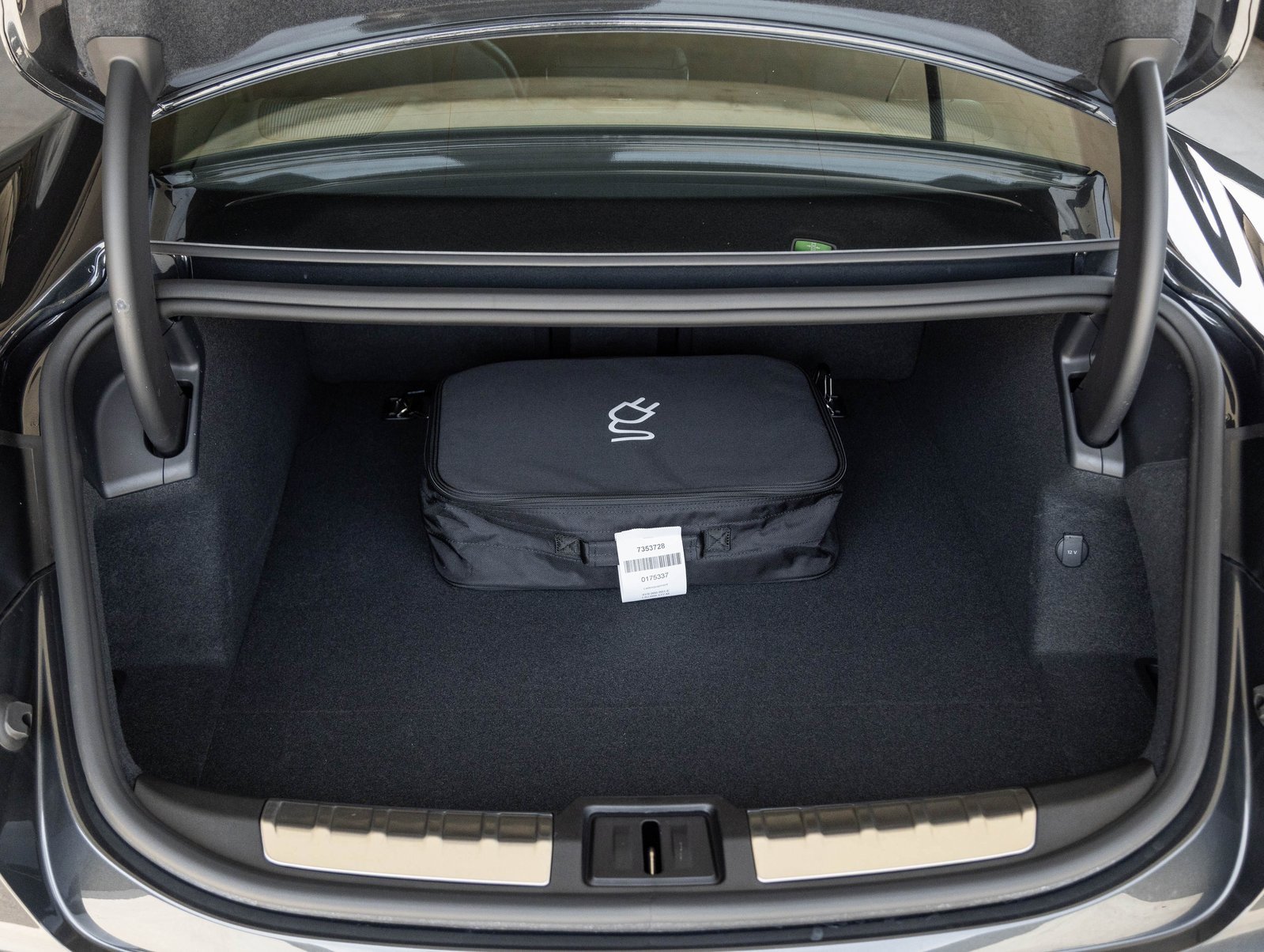 Used 2025 Porsche Taycan image 31