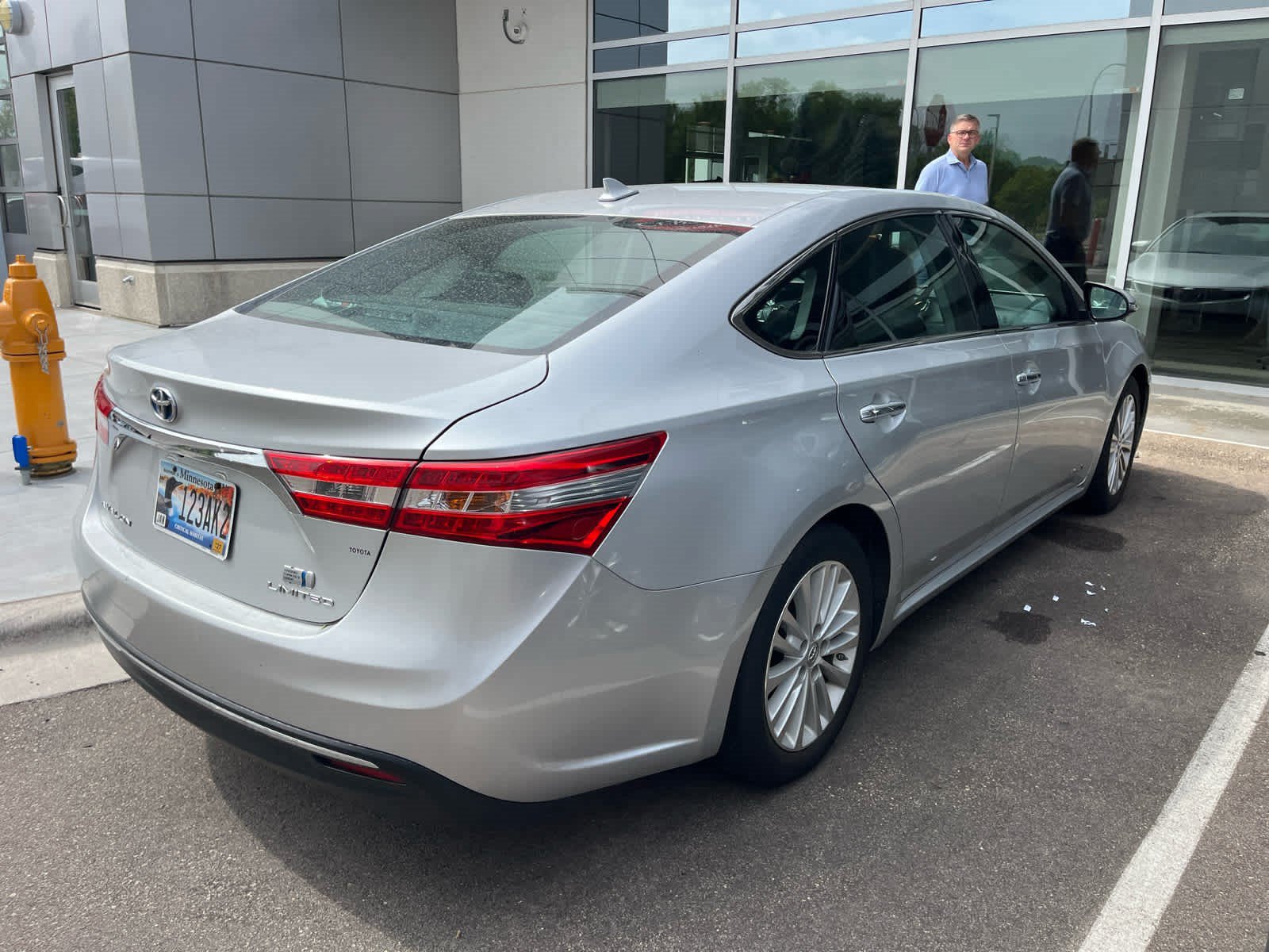 Used 2013 Toyota Avalon Limited w/ Technology Pkg FWD image 4