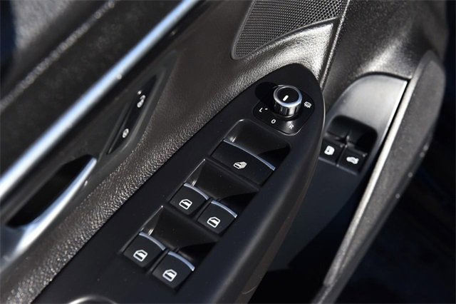 Used 2014 Volkswagen Eos w/ Sport Package image 9