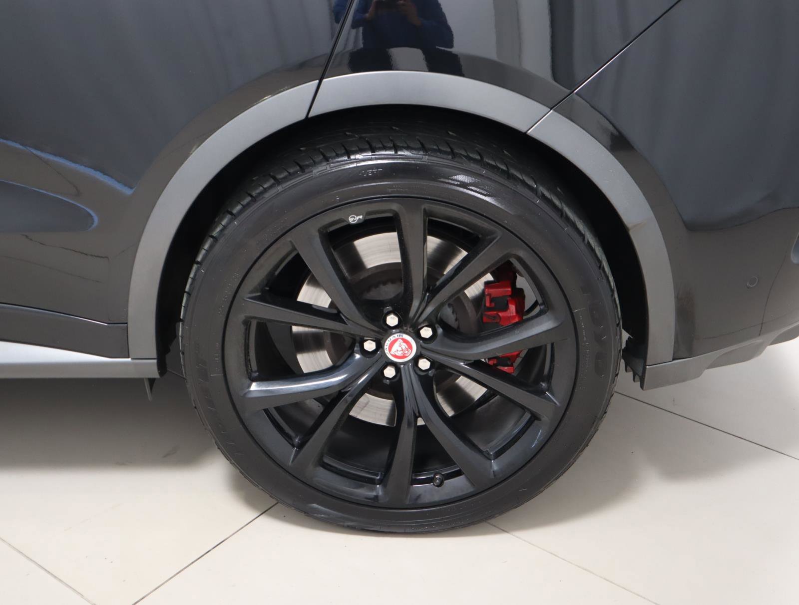 Used 2020 Jaguar F-PACE SVR image 9