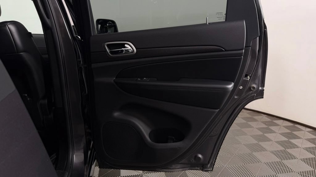 Used 2018 Jeep Grand Cherokee Altitude AWD/4WD image 32