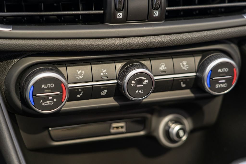 New 2025 Alfa Romeo Giulia w/ Veloce Package Rwd image 25