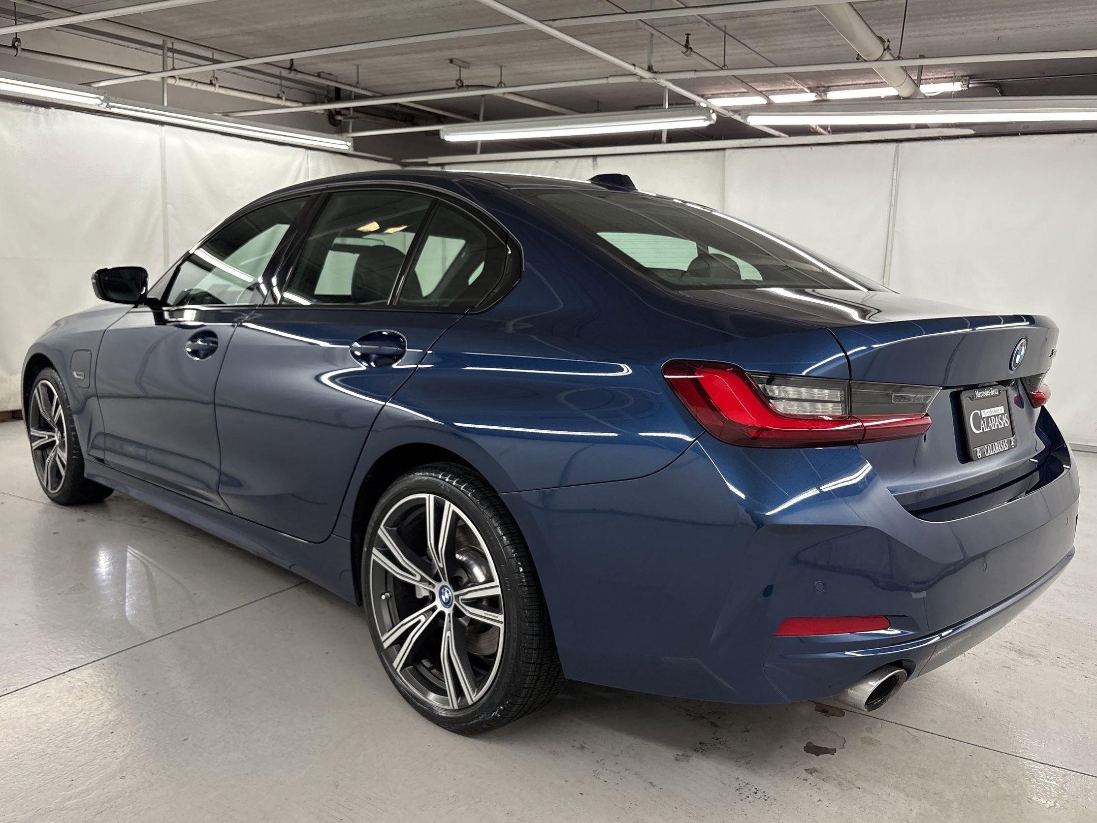 Used 2023 BMW 330e w/ Premium Package RWD image 3