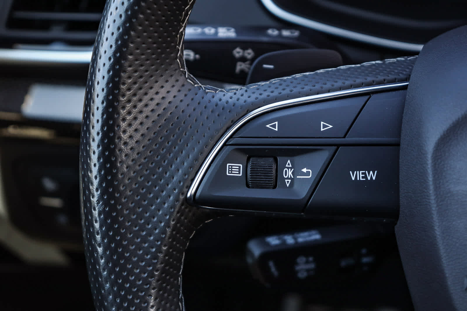 Used 2024 Audi SQ5 Premium Plus w/ Premium Plus Package image 20