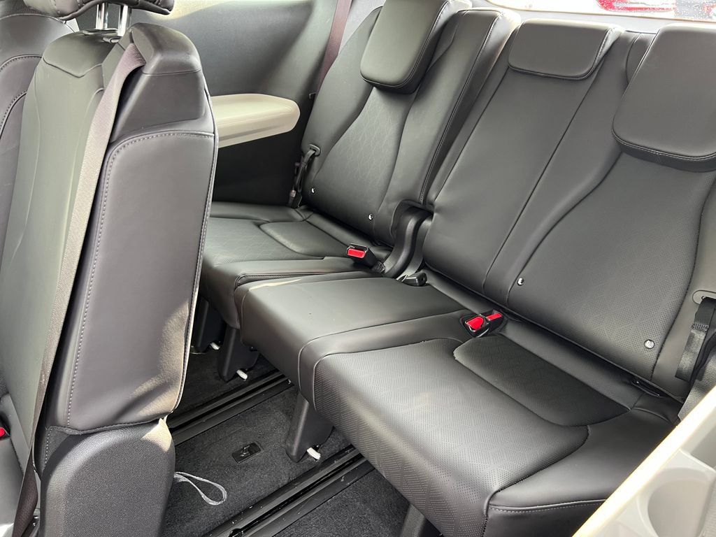 Used 2023 Kia Carnival LX FWD image 19