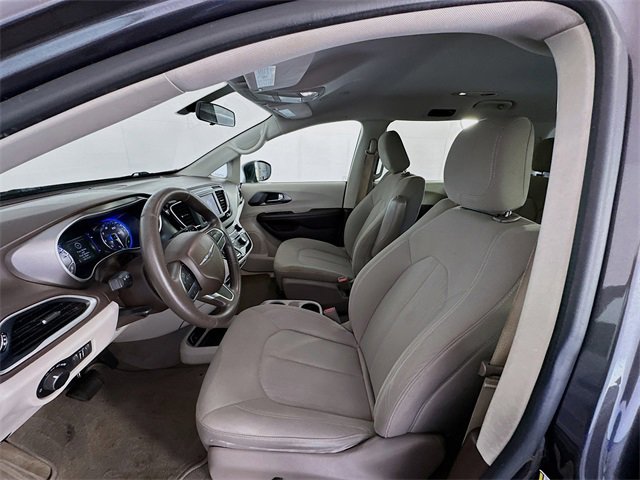 Used 2020 Chrysler Voyager LX image 19