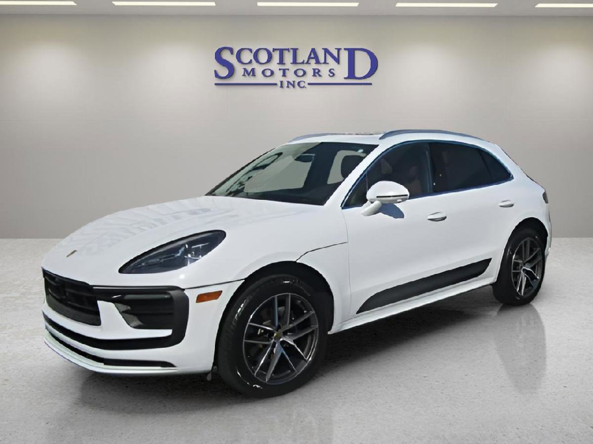 Used 2023 Porsche Macan AWD/4WD image 2
