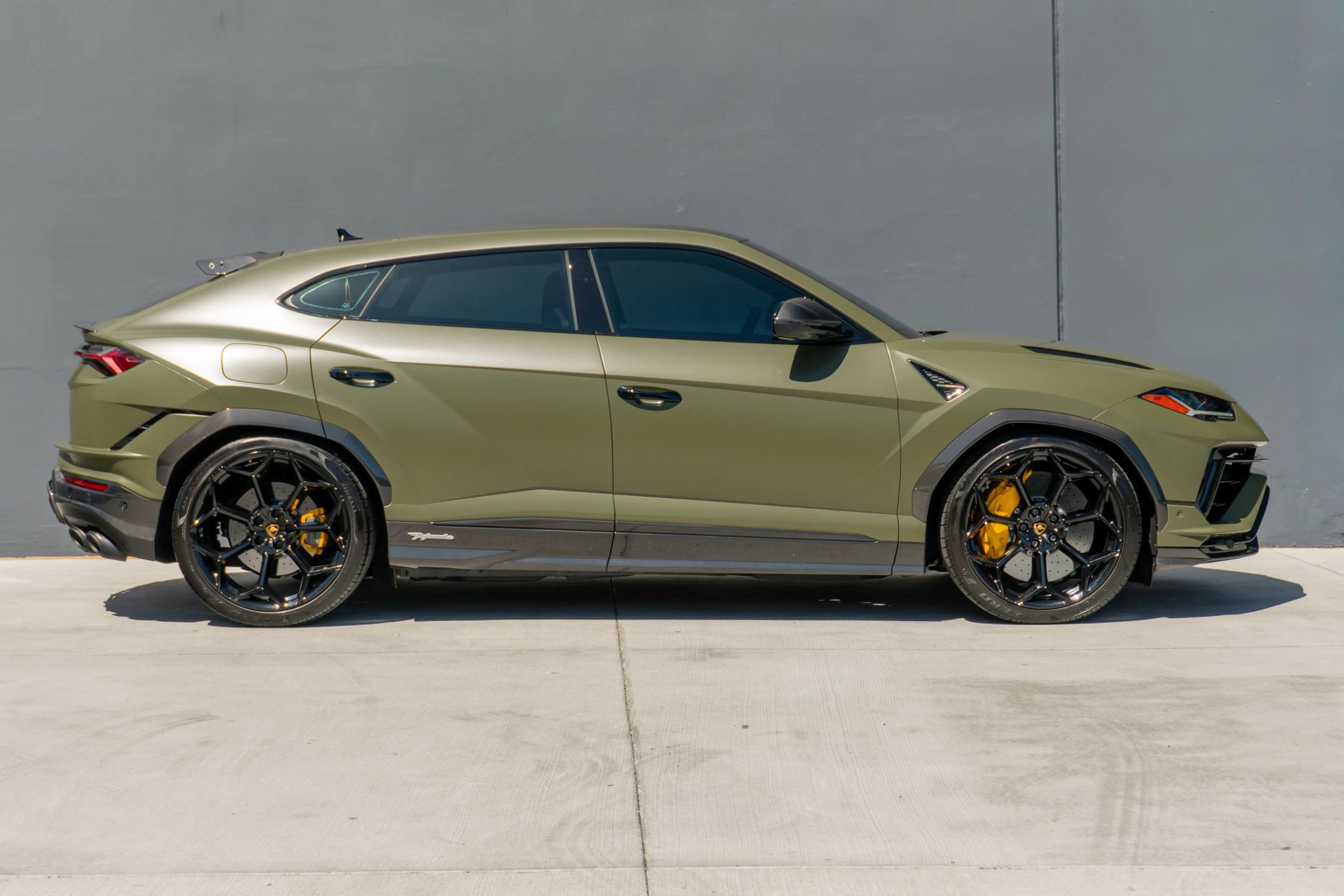 Used 2024 Lamborghini Urus Performante AWD/4WD image 6